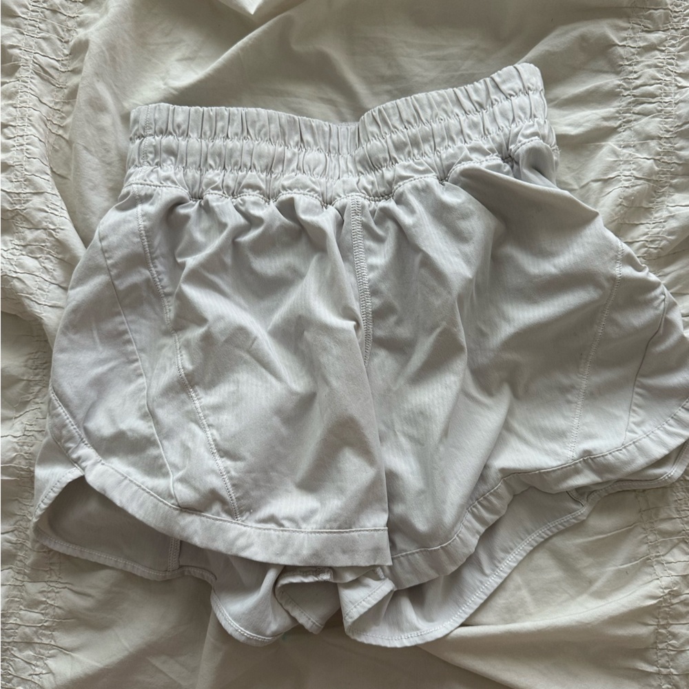 LULULEMON White workout shorts ~ Size 4